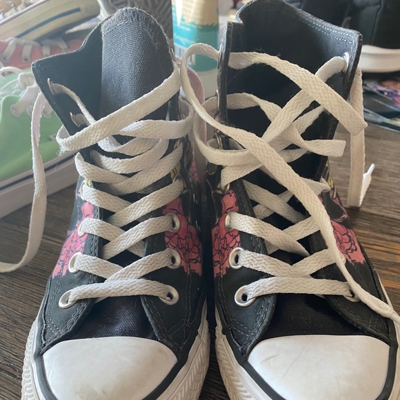 Converse High-Tops Size 5 - Picture 1 of 5